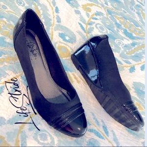 LifeStride Wedge Pump w/ Patent Heels, Toes & Back. Gorgeous Like New Condition!